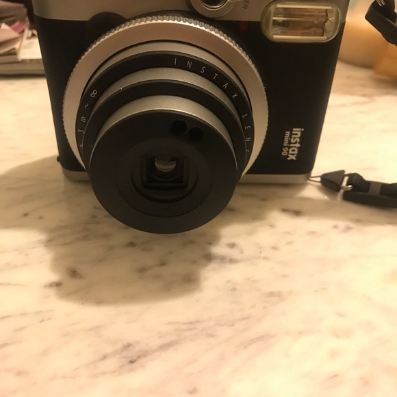 Fujifilm Instax Mini 90 Neo Classic - Picture 2 of 4